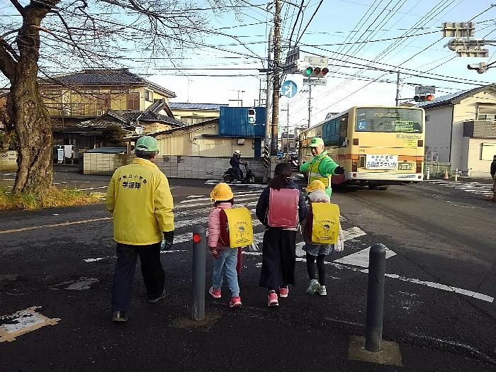 萩丸交差点での見守り