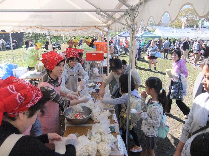三種類の味が好評発売中