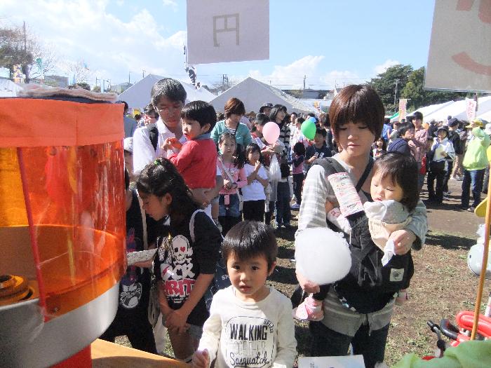 綿菓子を持ってご満悦