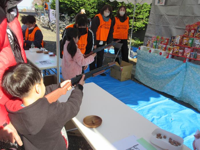 射的も人気! 落とせなくても商品ゲットでした。(笑)
