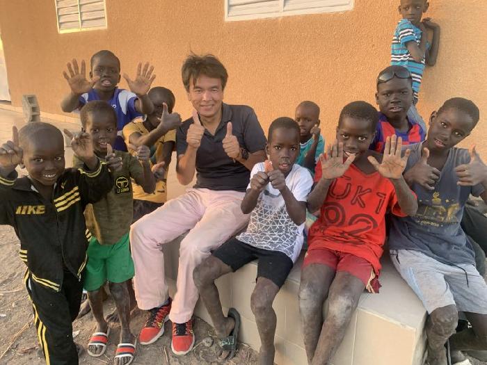 �q�������Ɉ͂܂��