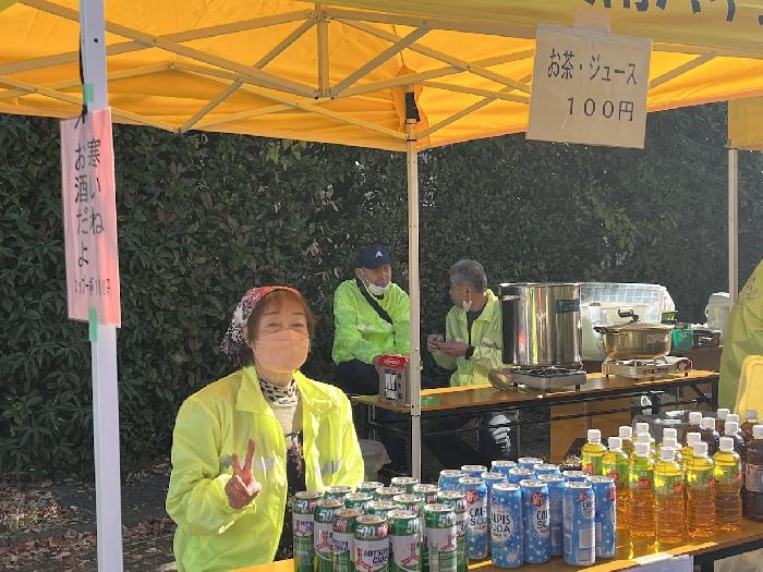 �y������